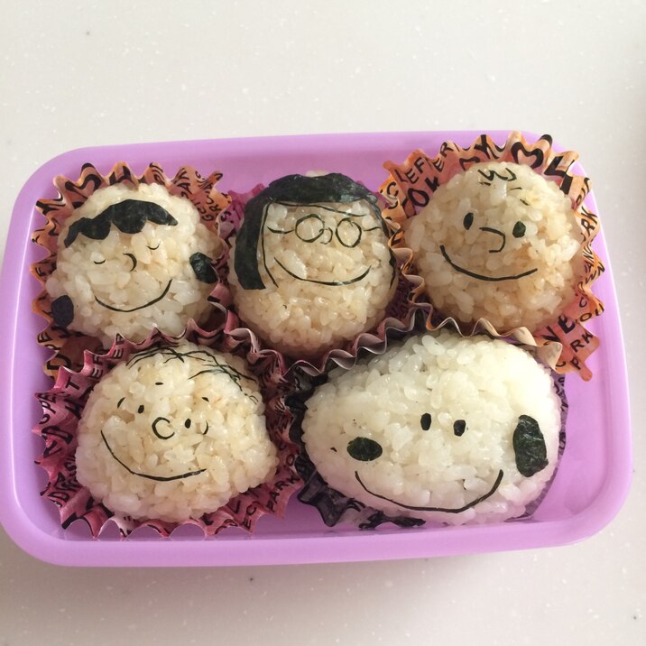 スヌーピーのキャラ弁おむすび レシピ 作り方 By Asa 楽天レシピ スヌーピーのキャラ弁おむすび レシピ 作り方 By Asa 楽天レシピ